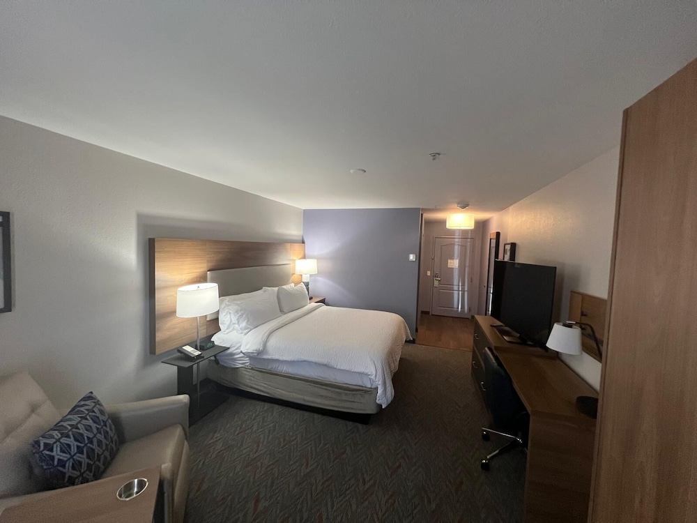 Standard Room, 1 King Bed - Photo 4