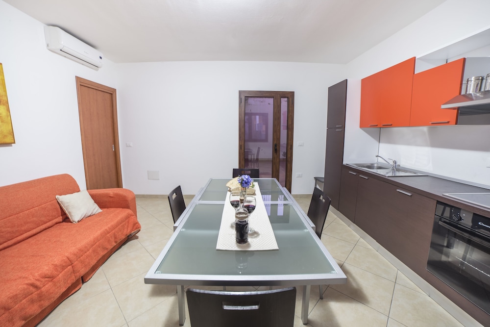 Family Apartment, 2 Bedrooms, Patio, Sea View photo 2