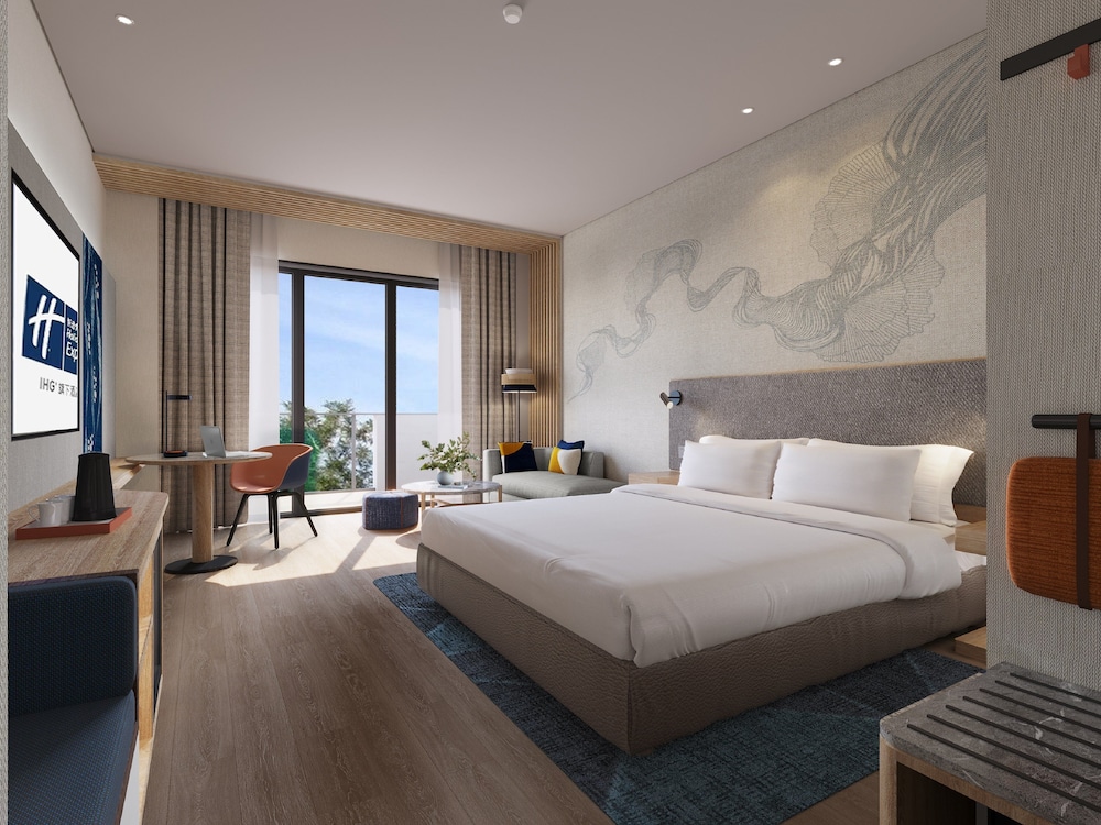 Standard Room, 1 King Bed, Balcony - Photo 1
