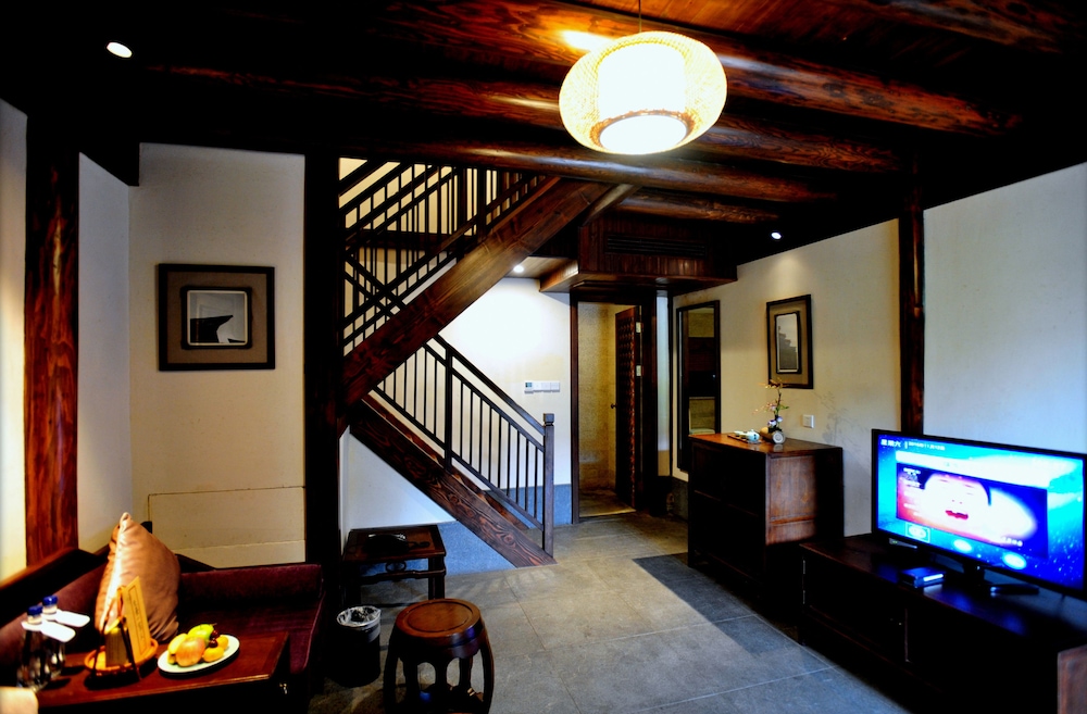 Suite, 1 King Bed photo 3