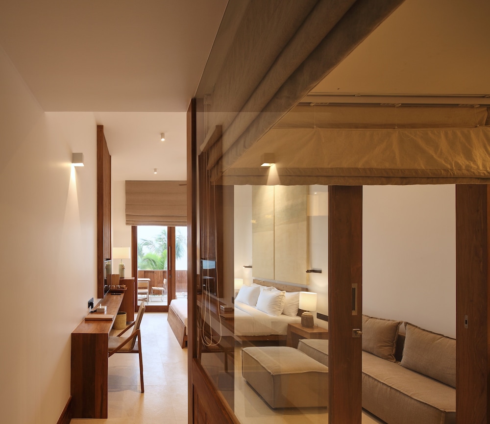 Deluxe Double Room, 1 King Bed, Balcony, Ocean View