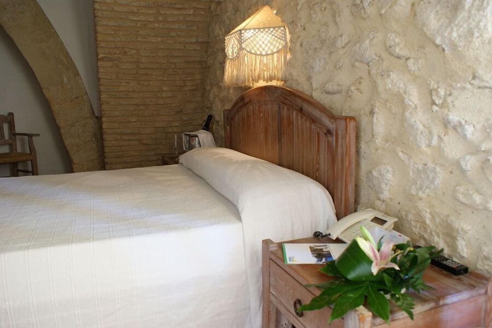 Double or Twin Room - Photo 2