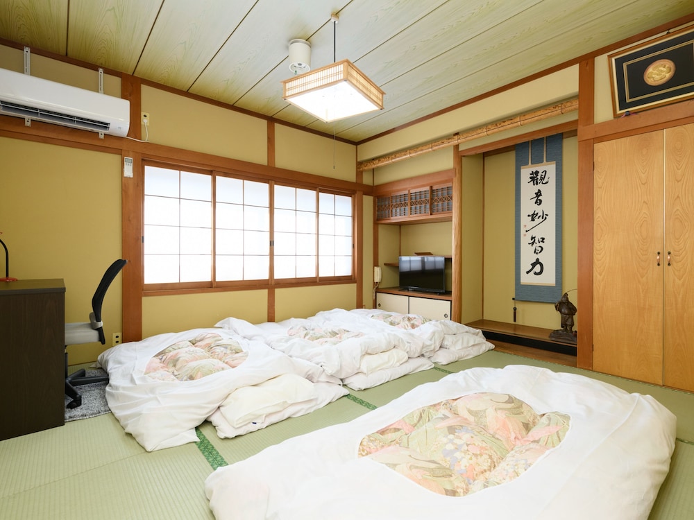 Japanese Room up to 4 guests with Shared Bathroom (Non-Smoking)