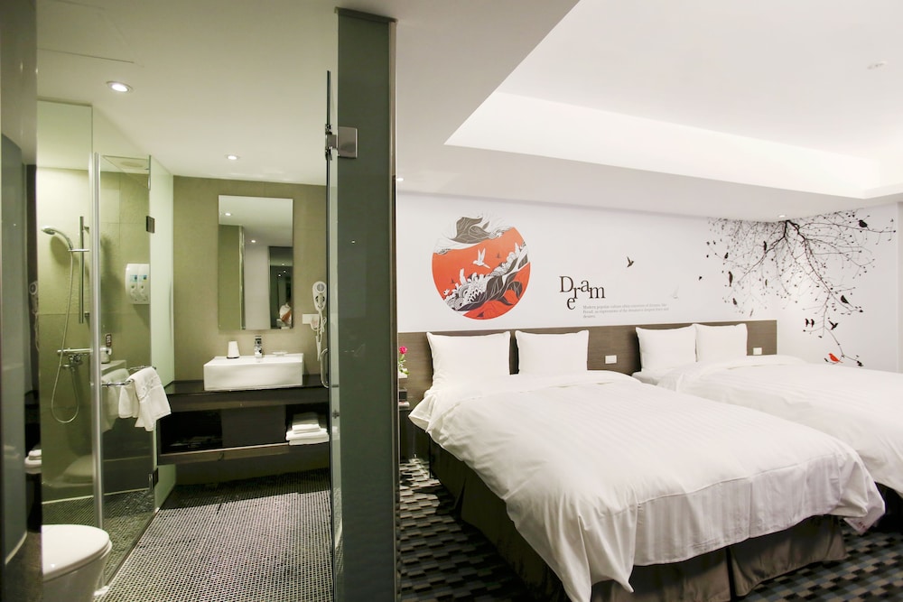 Quadruple Room (Random Design) photo 3
