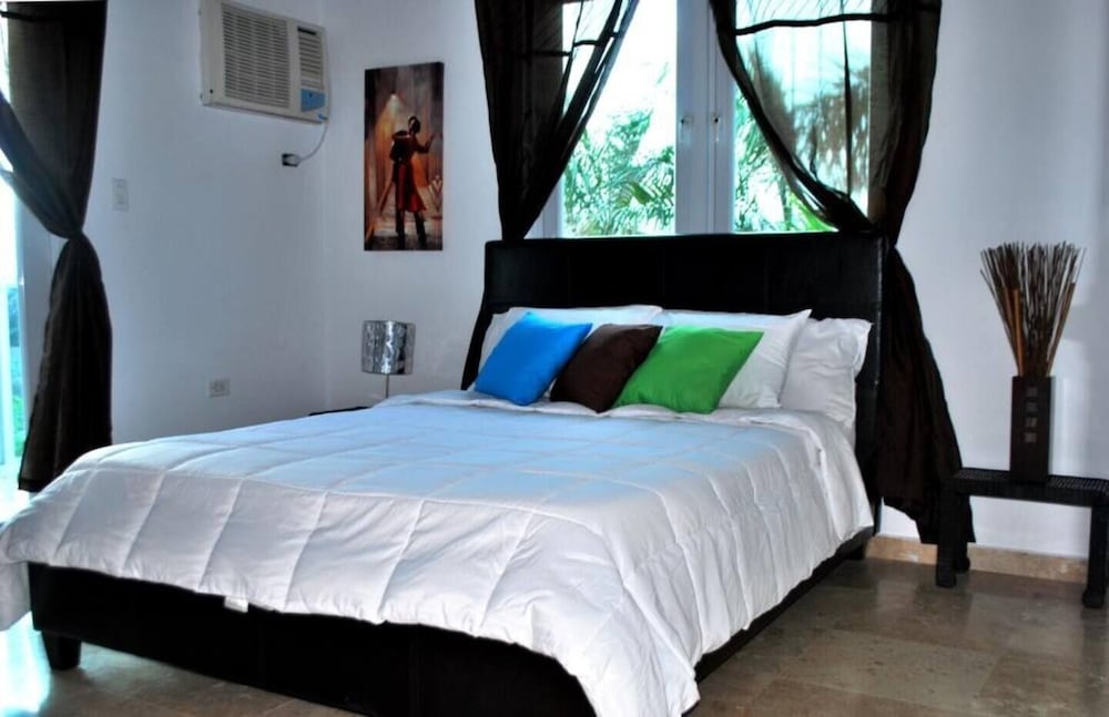 MwPi 203 Balcony View Suite with 1 King Size Bed Second Floor