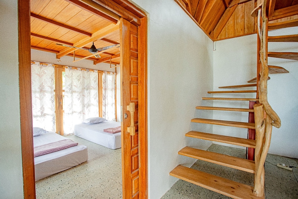 Deluxe Bungalow photo 2