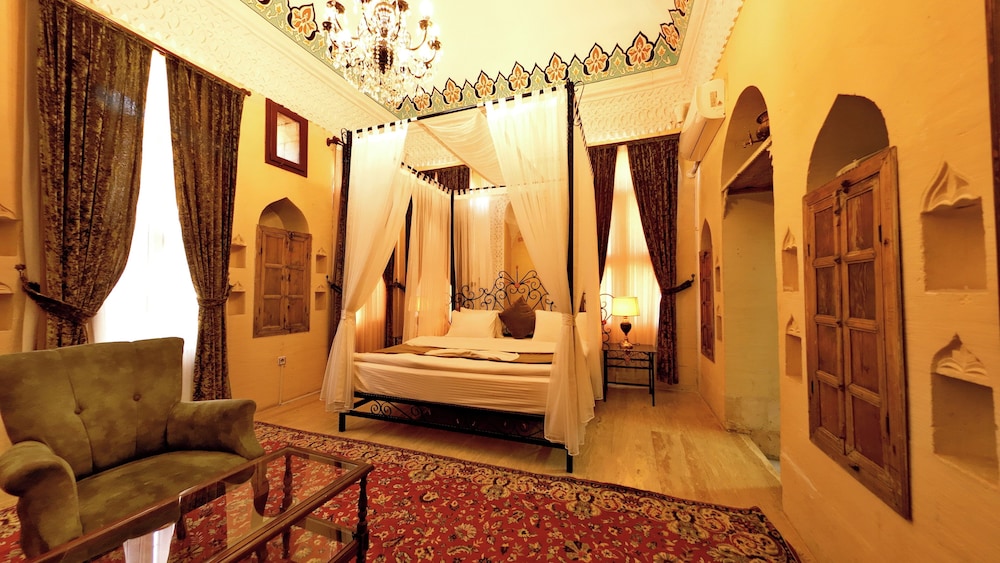 Deluxe Studio Suite, 1 Queen Bed