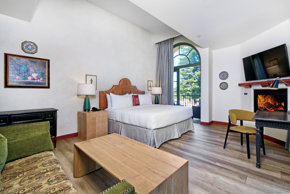Junior Suite, 1 King Bed - Photo 1