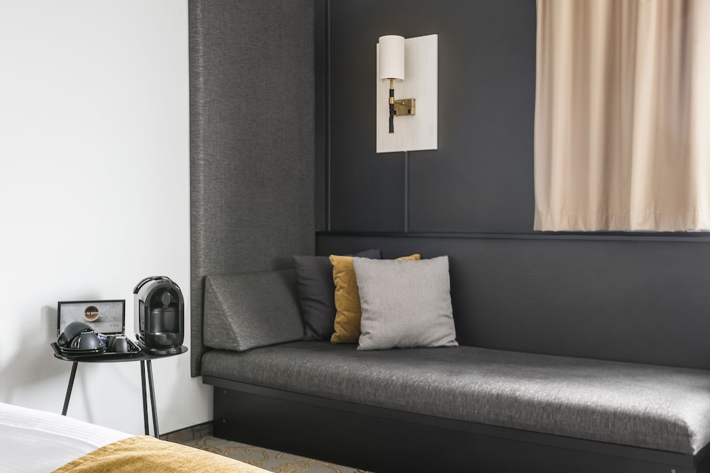 Deluxe Room, Multiple Beds, Non Smoking (2 Single and 1 Person Sofabed) - Photo 1
