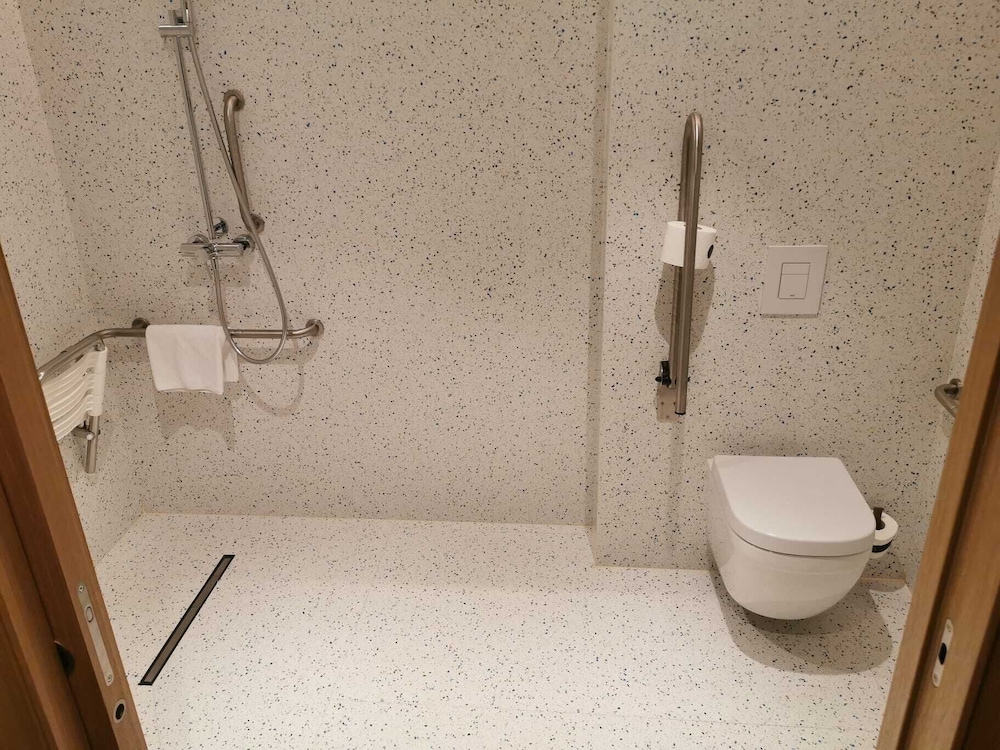 Classic Room, Mobility Accessible photo 2