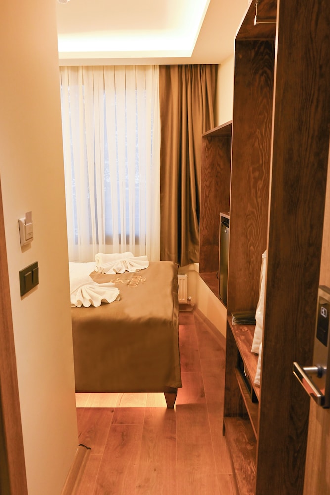 Standard Room, Partial Sea View photo 1