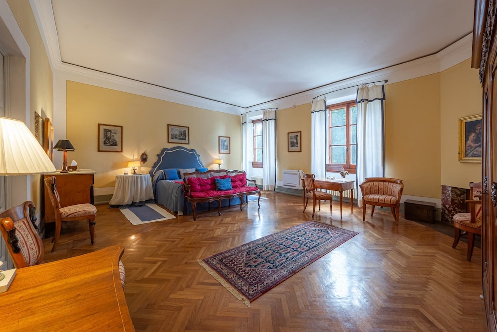Villa di Tizzano Luxurious Retreat in Paradise, Photo 6