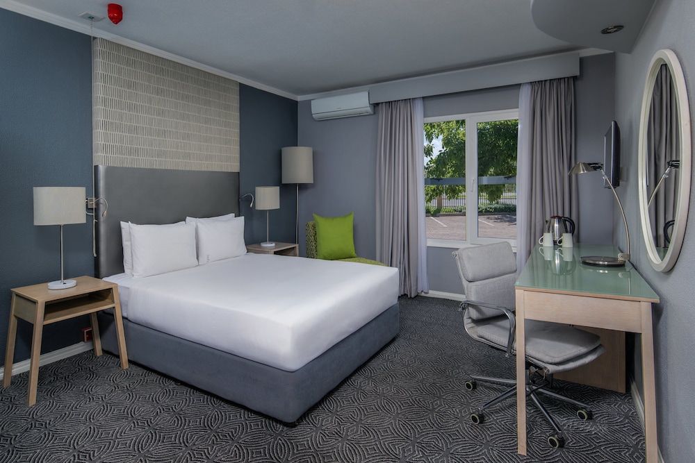 Standard Room, 1 Queen Bed, Accessible