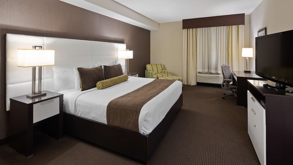 Executive Room, 1 King Bed, Non Smoking, Refrigerator & Microwave