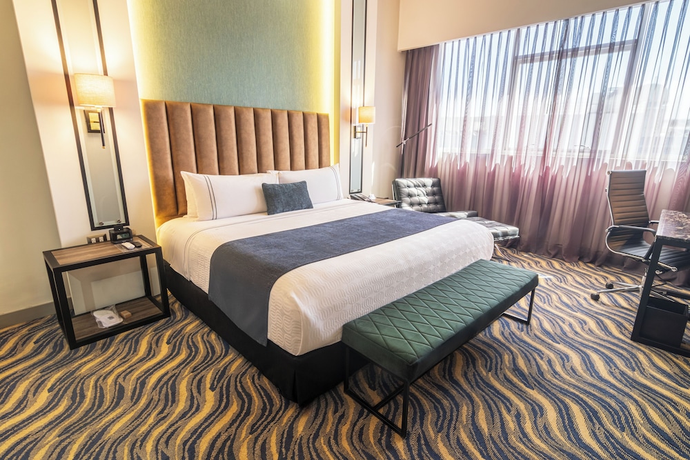 Executive Room, 1 King Bed - Photo 6