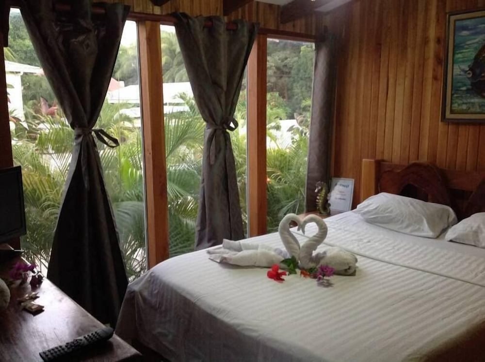 Double Room, 1 Double Bed, Non Smoking, Shared Bathroom