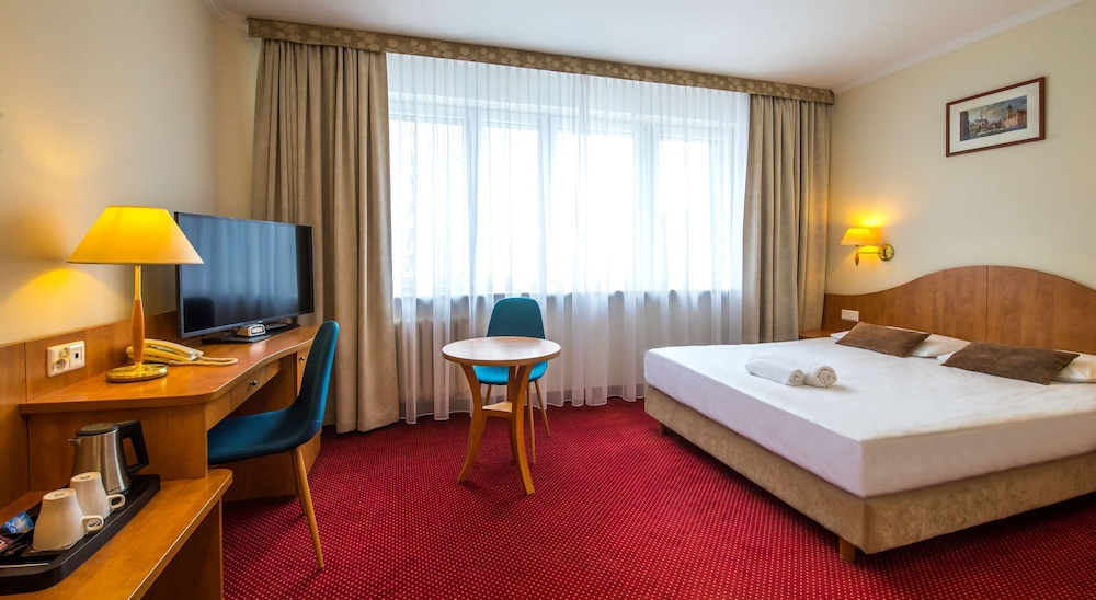 Luxury Room, 1 King Bed, Non Smoking - Photo 8