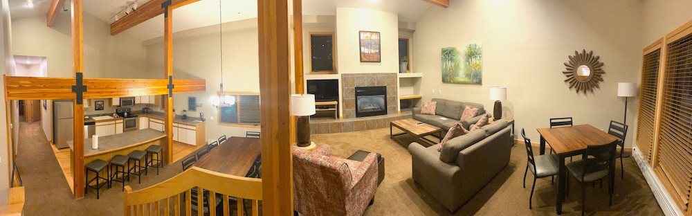 Deluxe Condo, 3 Bedrooms