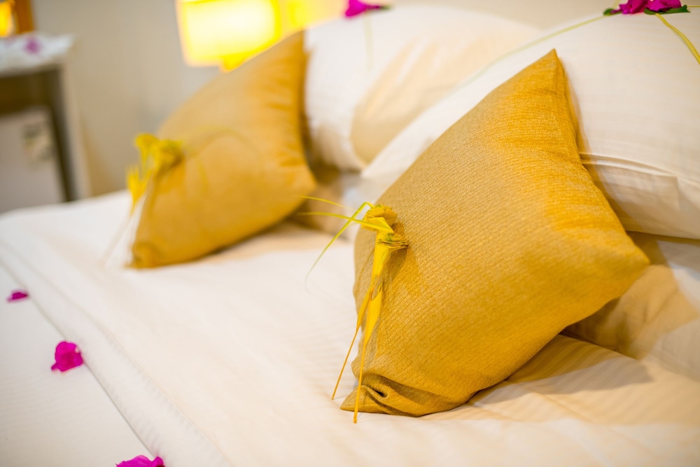 Deluxe Double Or Twin Room, 1 King Bed, Ground Floor photo 3