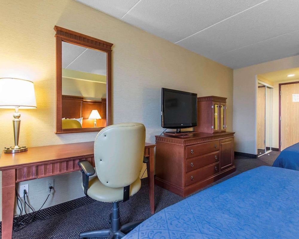 Standard Room, 2 Queen Beds, Non Smoking - Photo 1