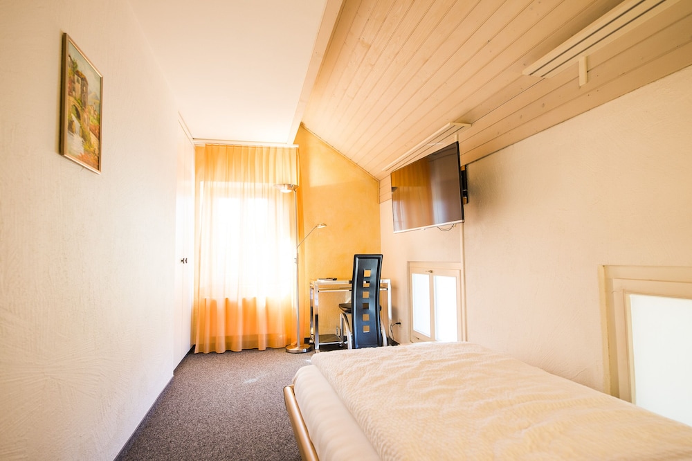 Single Room photo 3