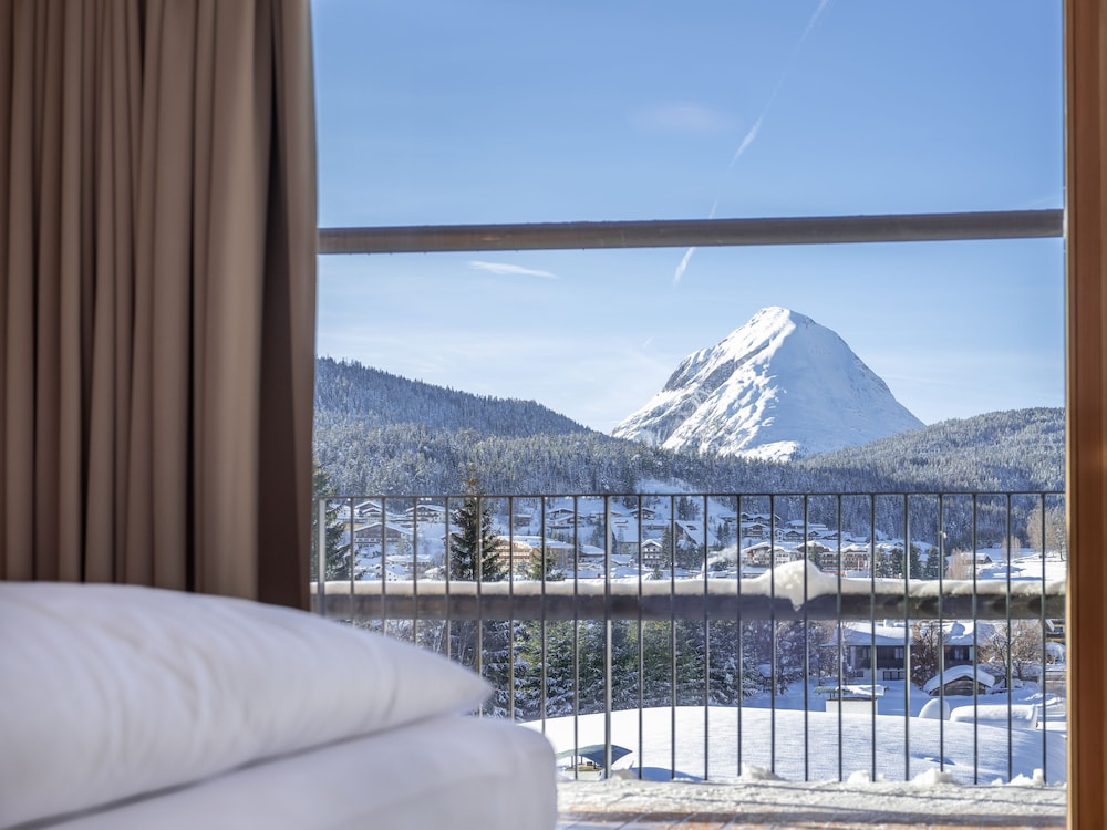 Luxury Apartment, Multiple Beds, Non Smoking, Mountain View photo 1