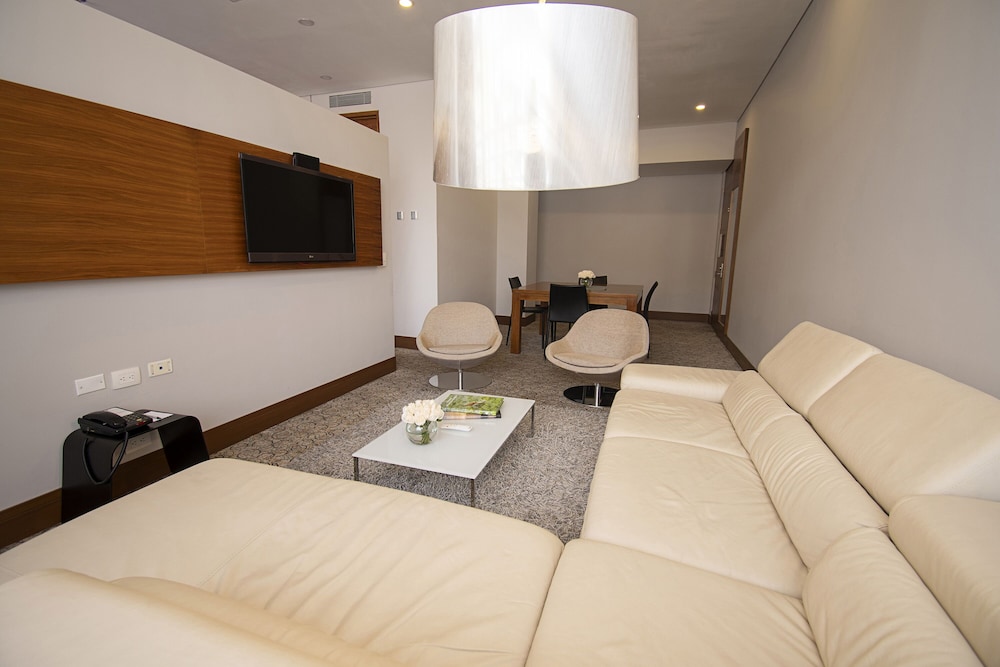 Suite, 1 King Bed, Executive Level - Photo 13