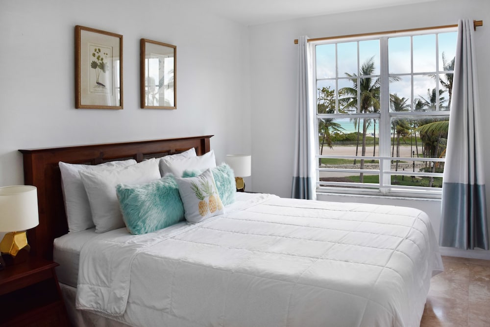 Signature Room, 1 King Bed, Ocean View - Photo 1
