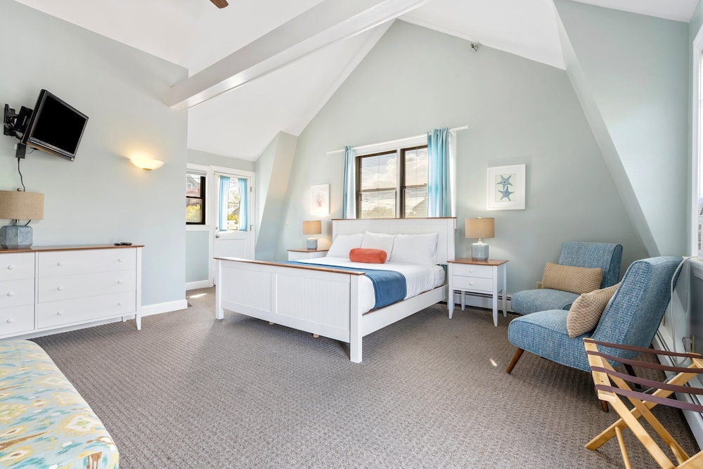 Carriage House King with 2 Private Decks