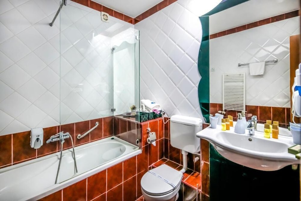 Superior Double Room, Bathtub photo 3
