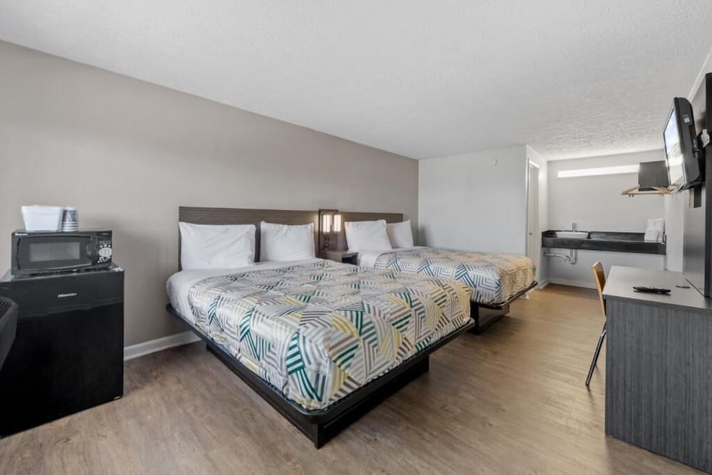 Deluxe Double Room, 2 Queen Beds photo 1