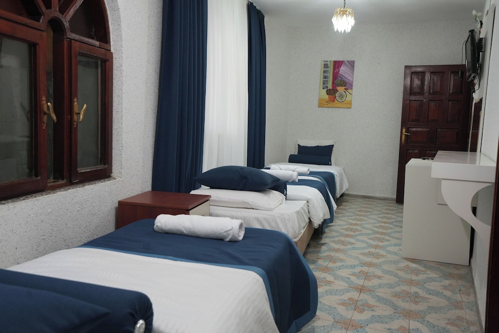 Family Suite, Connecting Rooms (5 People) photo 1