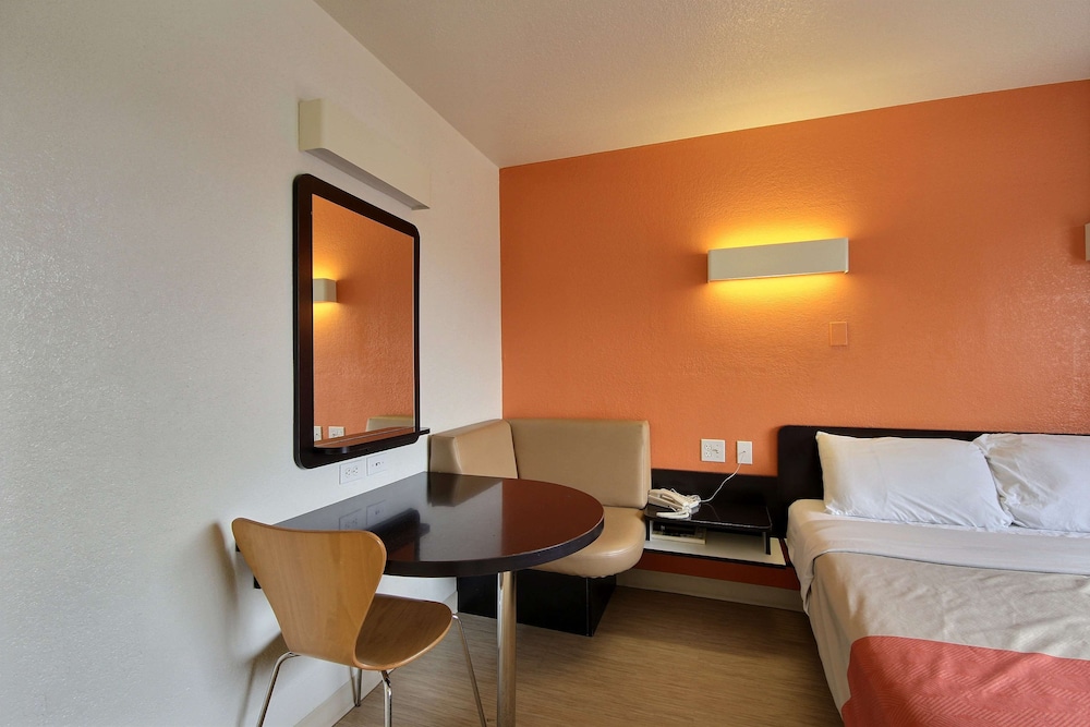 Standard Room, 1 Double Bed, Accessible, Non Smoking photo 3