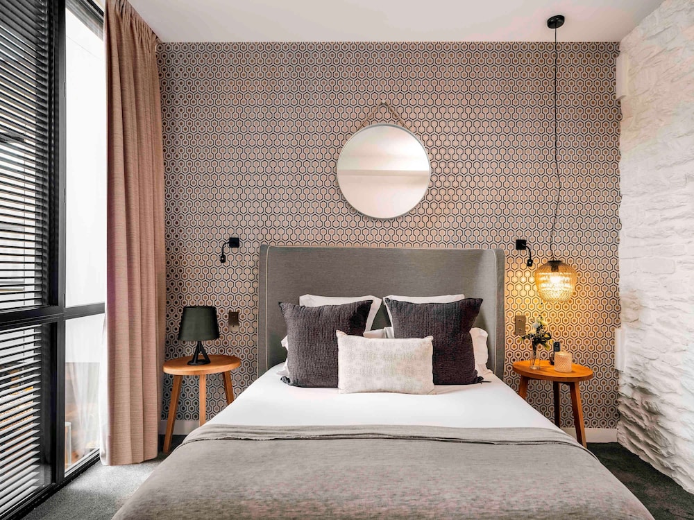 Classic Room, 160 x 200 cm bed, street view photo 3
