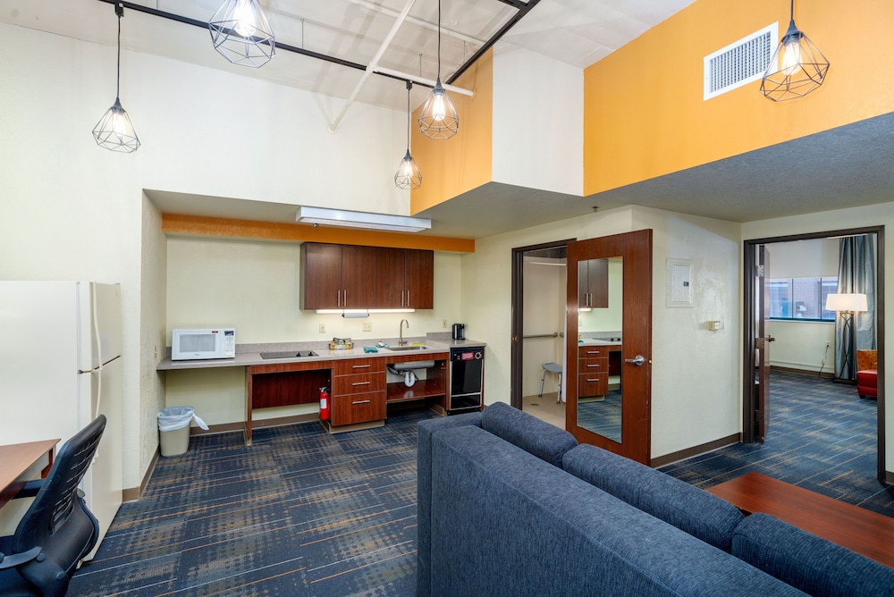 Suite, 1 King Bed with Sofa bed, Accessible