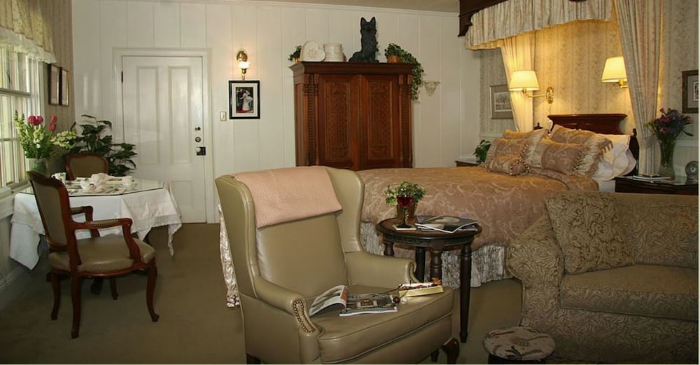 The honeymoon suite photo 3