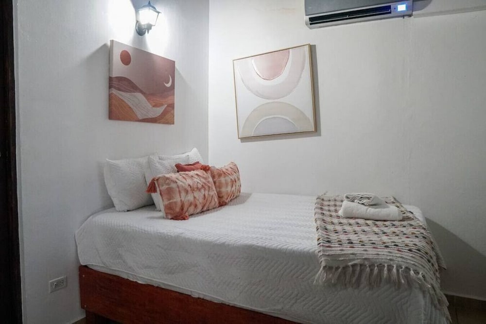 Junior Apartment (251 Fortaleza, Apt 4, San Juan PR 00901)