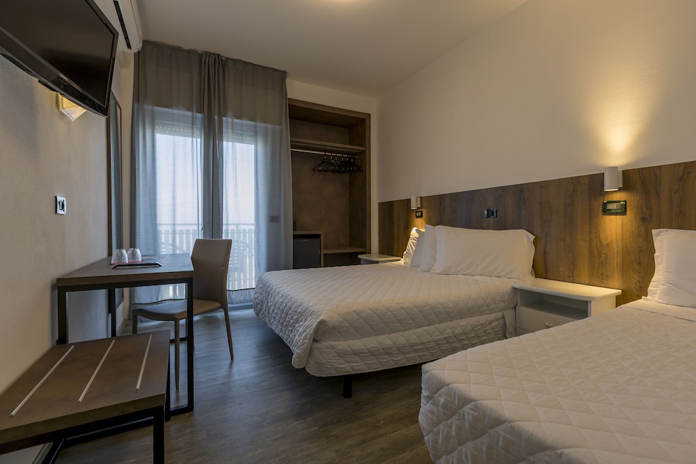 Triple Room, Sea View - Photo 1