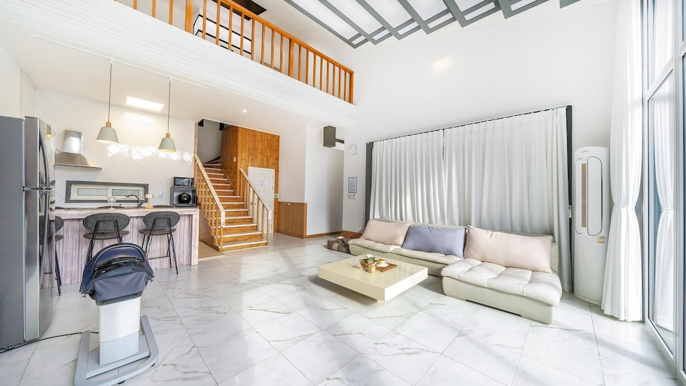 Basic Room, 3 Bedrooms (Orange Room) photo 1
