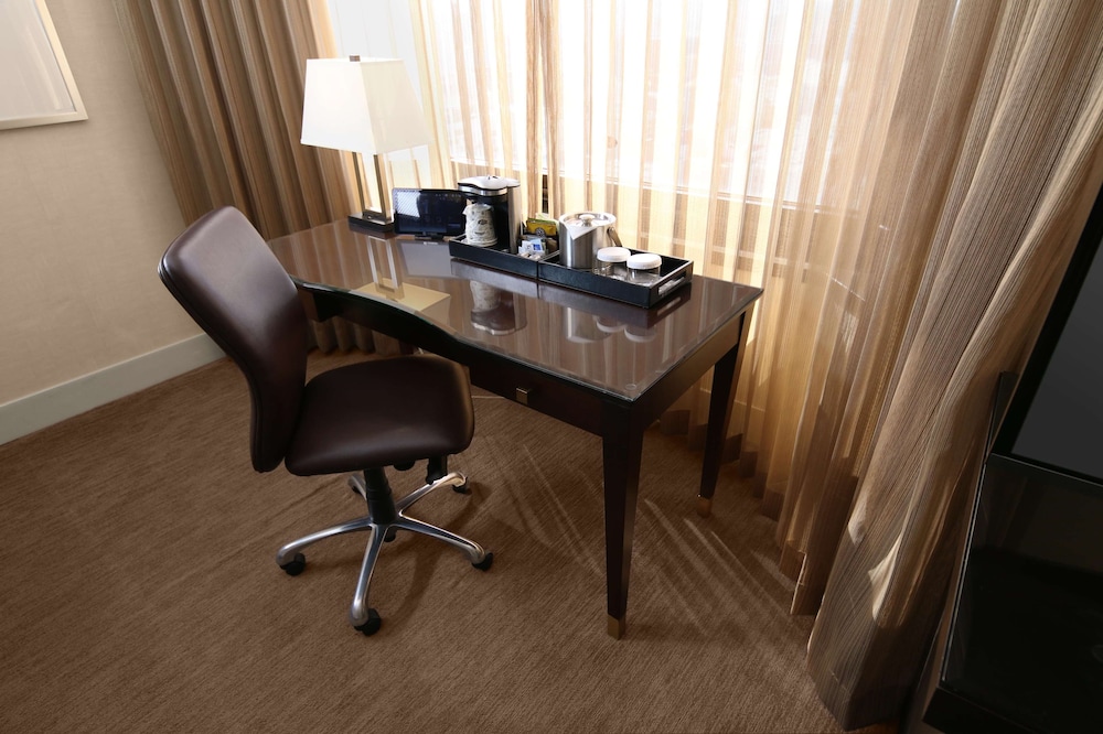 Junior Suite, 2 Double Beds (Deluxe View) - Photo 3
