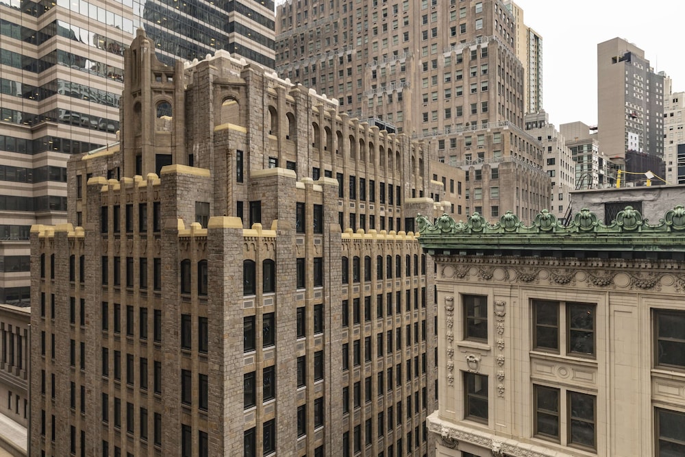 Premium Suite (Centric, Large Suite)