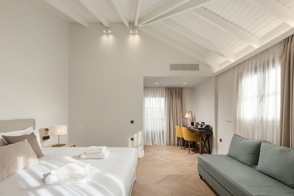 Neoclassical Suite Veranda (Residence - Annex building) photo 3