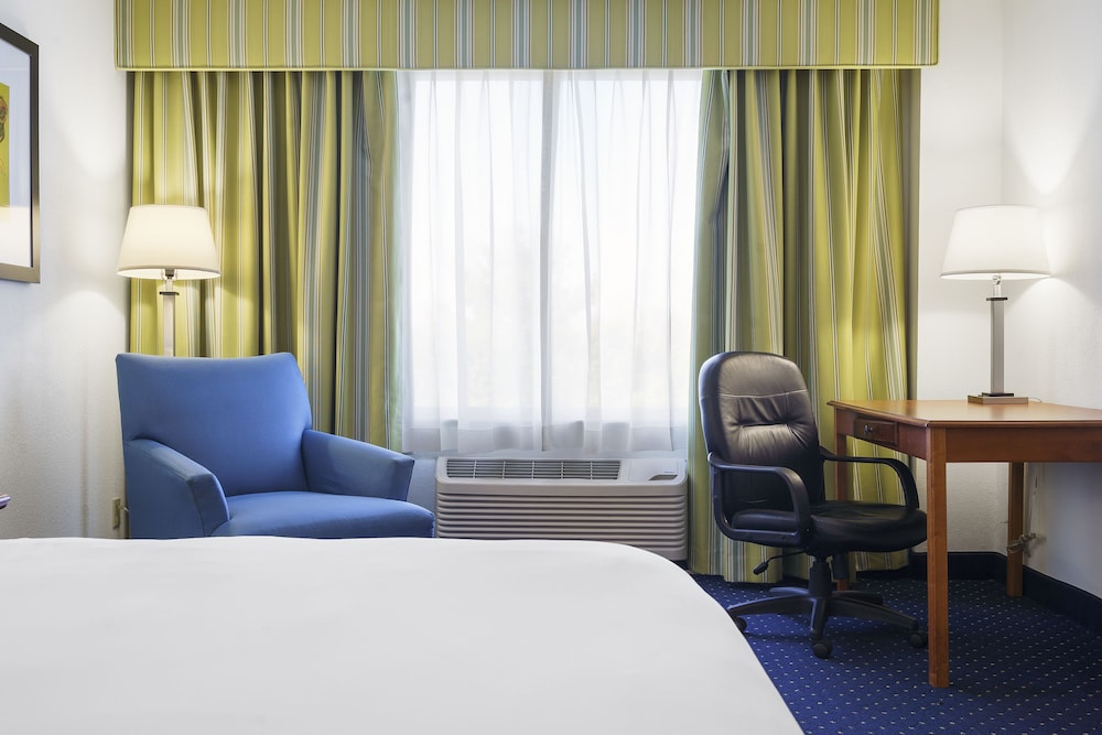 Standard King Room - Photo 3