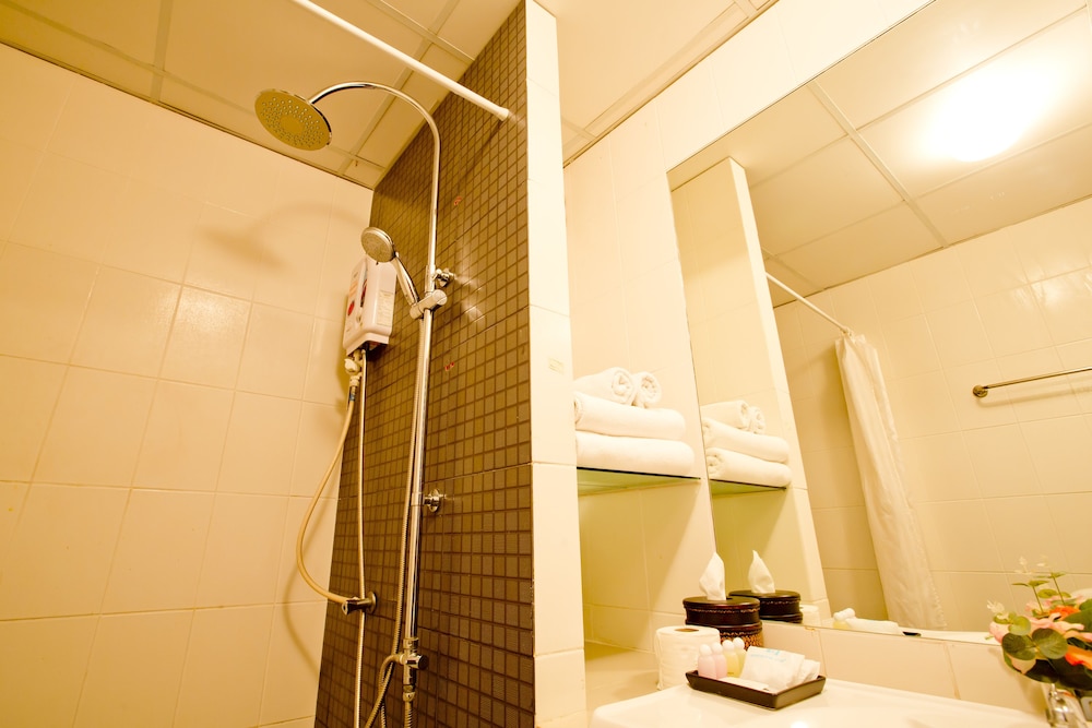 Deluxe Room - Photo 6