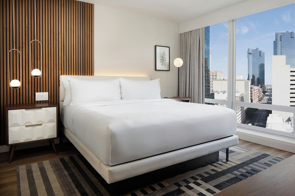 Room, 1 King Bed, City View (Hearing Accessible)