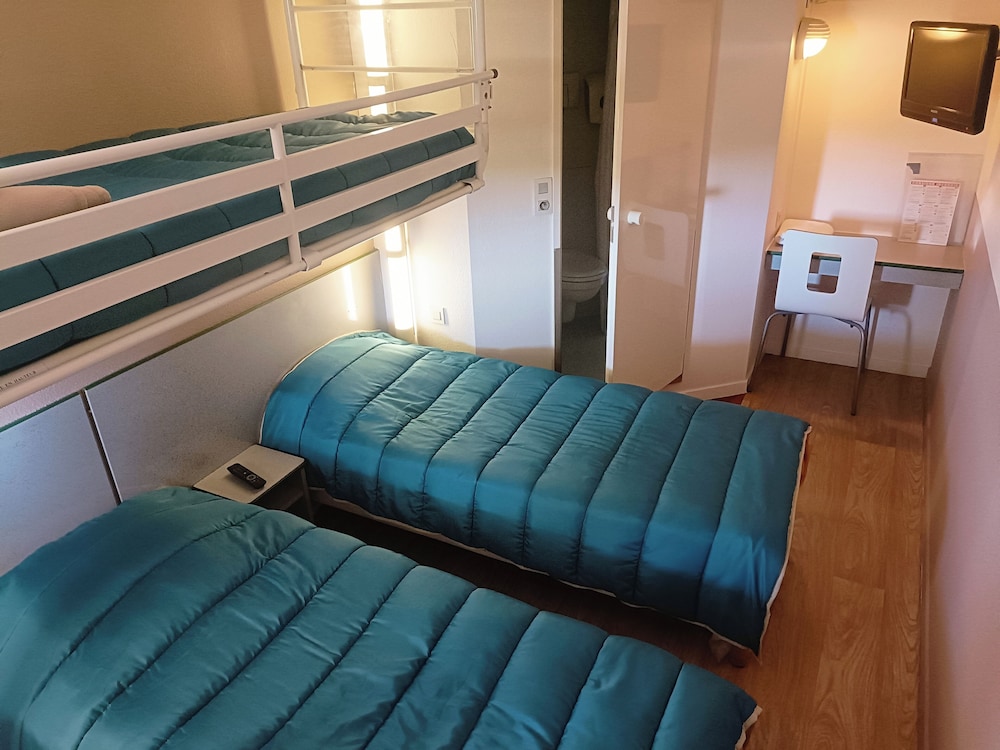 Economy Triple Room, 3 Twin Beds, Non Smoking photo 1