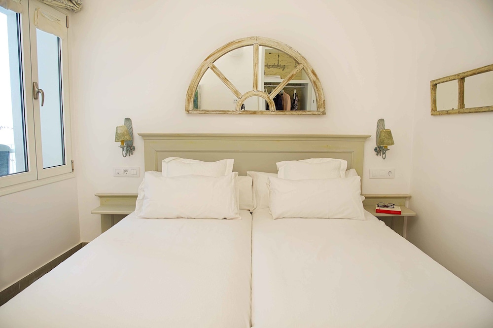 First Grand Deluxe Apartment photo 3