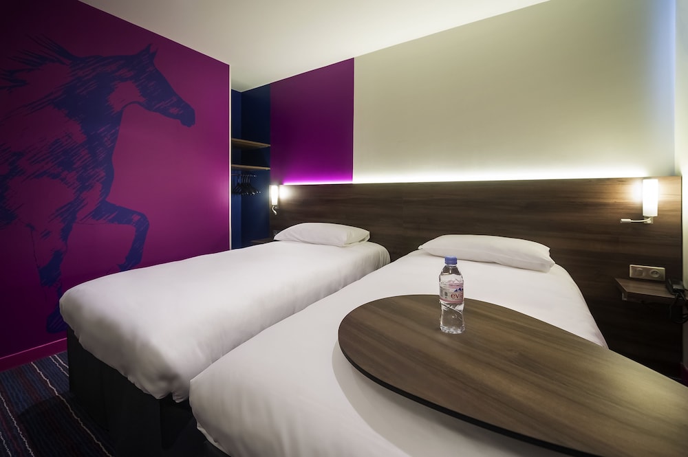 Standard Room, 2 Twin Beds - Photo 5