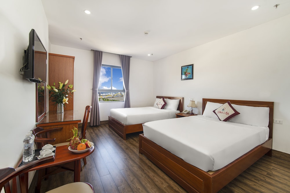 Superior Quadruple Room, City View photo 1