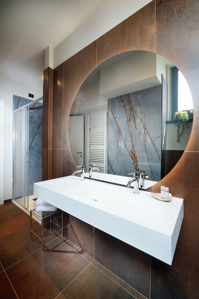 Suite, Hill View - Photo 7
